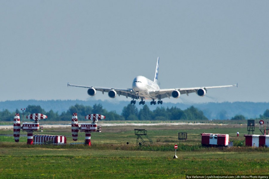   Airbus -380 (18 )