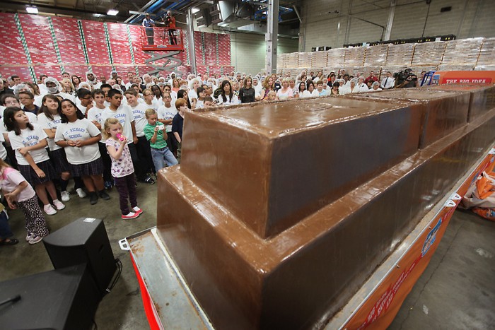 Самая большая шоколадка в мире (11 фото)