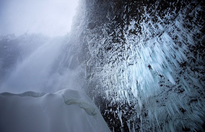 Восхождение на замерзающий водопад (3 фото)