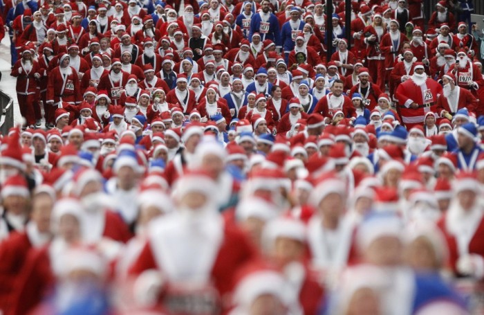 Забег Санта-Клаусов в Ливерпуле (8 фото)