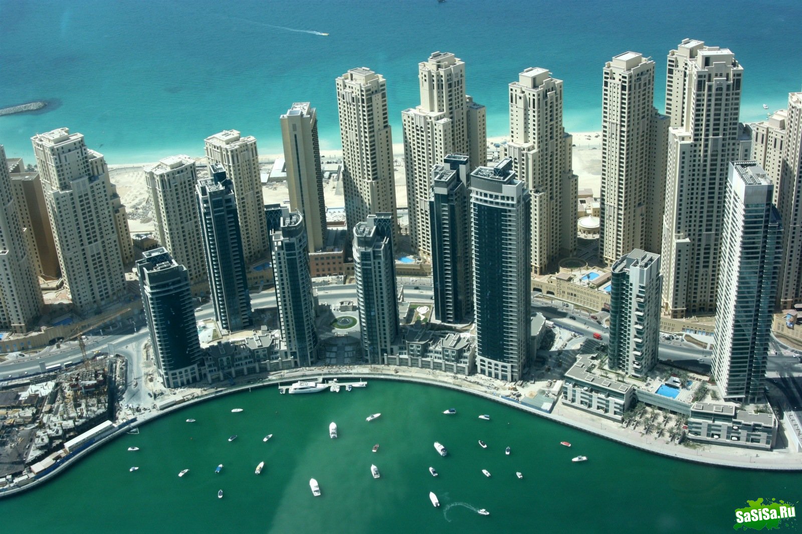 Дубай растет: вид с воздуха на город в пустыне (12 фото)