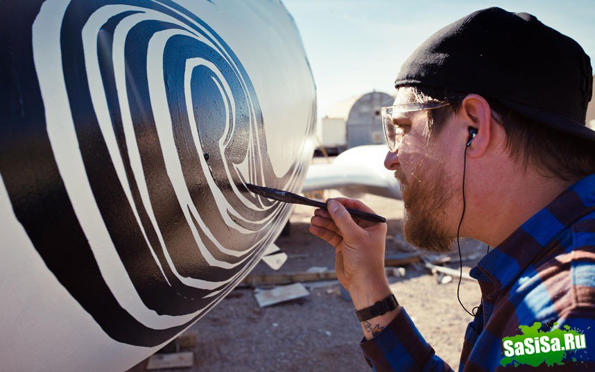 Проект Boneyard – уличные художники расписали граффити списанные военные самолеты (15 фото)