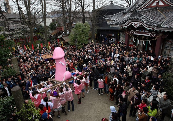 Праздник пениса в Японии (13 фото)