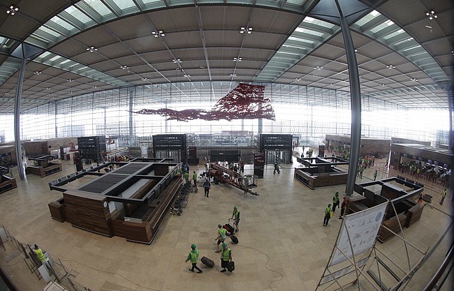 В Берлине открывается новый аэропорт Вилли Брандт (15 фото)