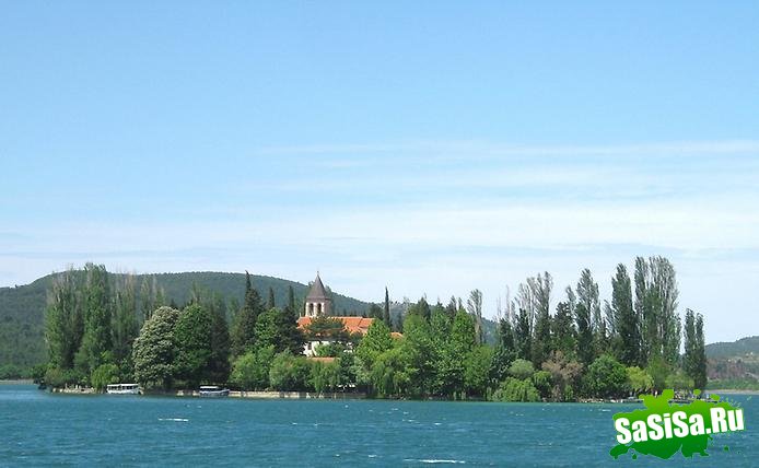 Остров Висовац в Хорватии (10 фото)