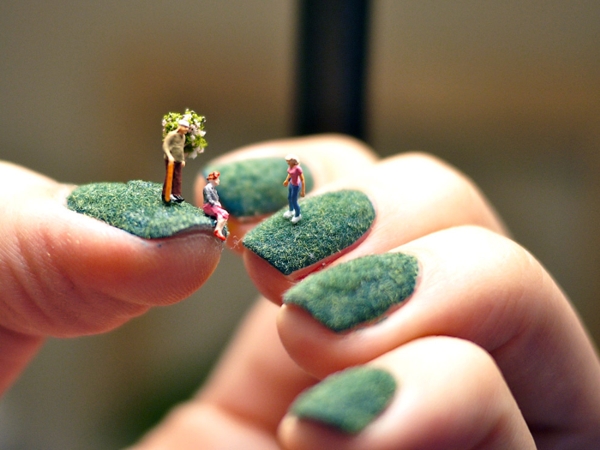 Удивительные миниатюры на ногтях (6 фото)