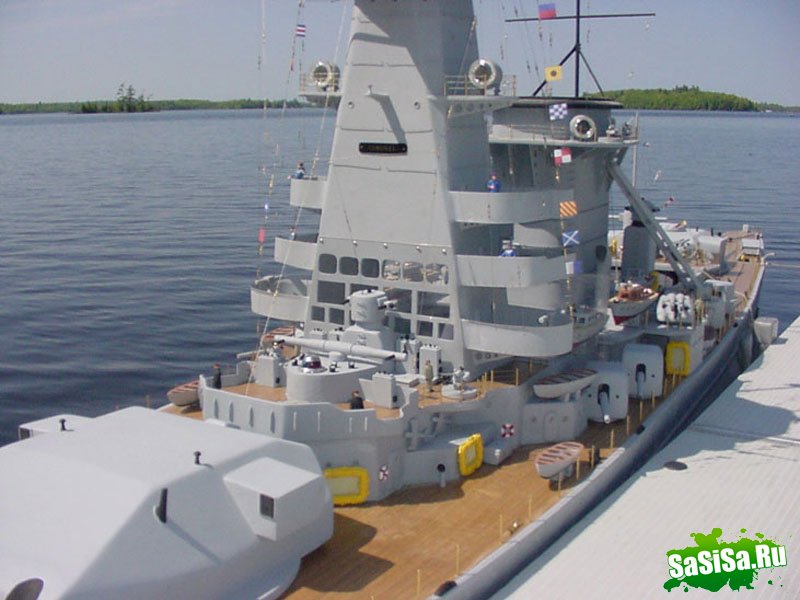 Уиллиам Терра и 10-метровая копия боевого корабля (11 фото)