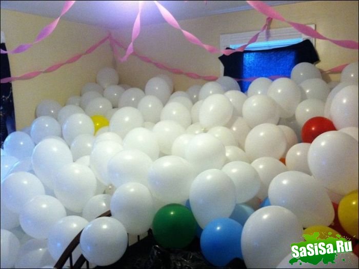 Сколько шариков может вместиться в комнату общежития (16 фото)
