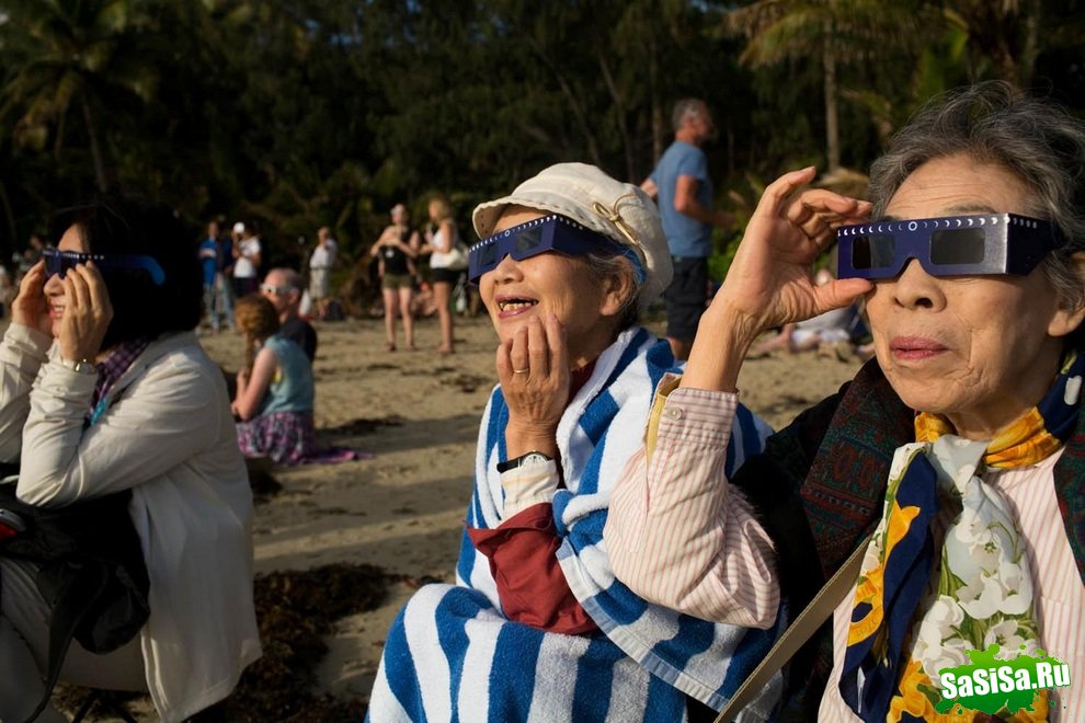 Австралийцы увидели полное солнечное затмение (14 фото)