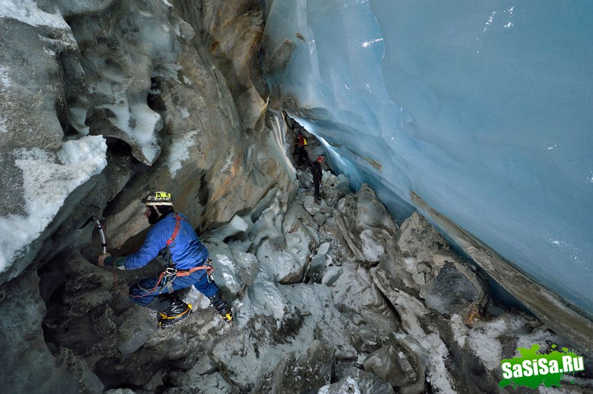 Ледяные пещеры ледника Горнер (14 фото)