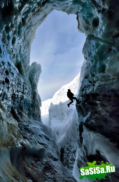 Ледяные пещеры ледника Горнер (14 фото)