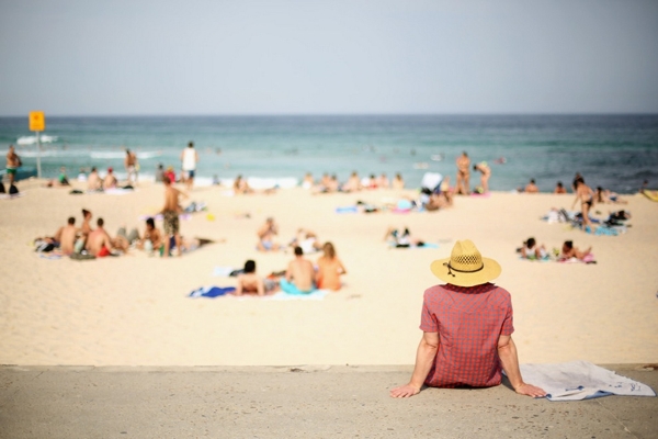 Австралийцы спасаются от летней жары на пляжах (9 фото)