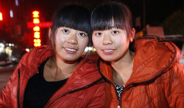 Китаянку все время принимали за другую девушку (5 фото)