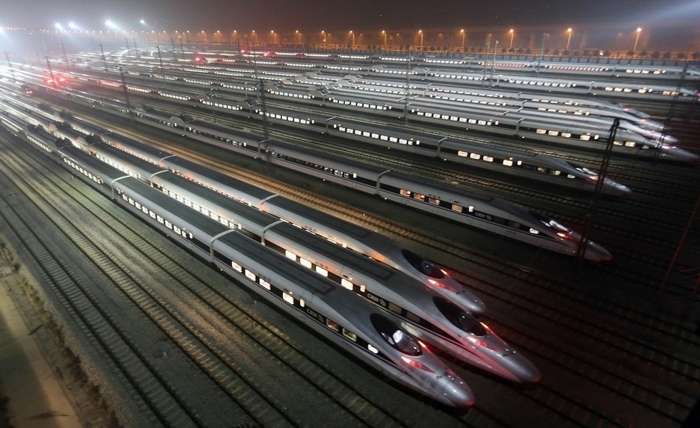 Открыта самая длинная скоростная железная дорога в мире (2 фото + видео)