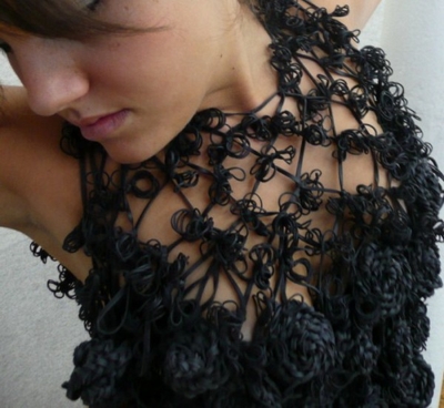 Модное платье из 18500 резинок для волос (5 фото)