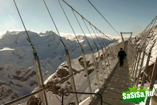 Самый высокий подвесной мост в Европе (8 фото)
