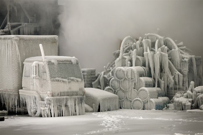 Ледяные скульптуры после пожара в Чикаго (5 фото)