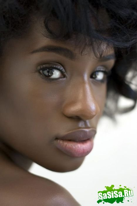 Привлекательные темнокожие девушки (18 фото)
