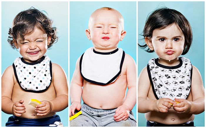 Дети и лимон – первая встреча в забавном фотопроекте (18 фото)