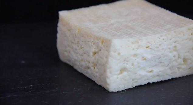 Ученые создали человеческий сыр из пупков и подмышек (4 фото)