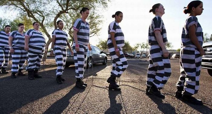 Скованные одной цепью: арестантские будни женщин-заключенных в одной из тюрем США (38 фото)