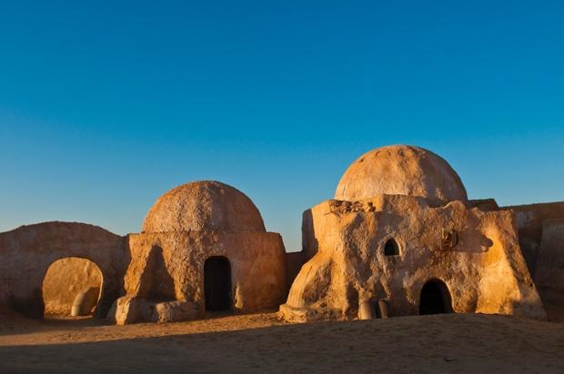 Съемочная площадка «Звездных войн» в пустыне (10 фото)