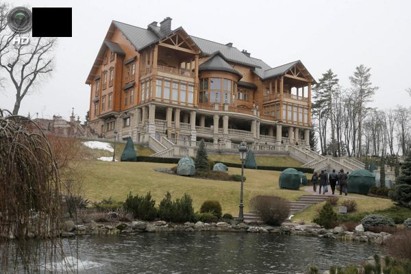 Золотая резиденция Януковича: Как жил экс-президент Украины (17 фото)