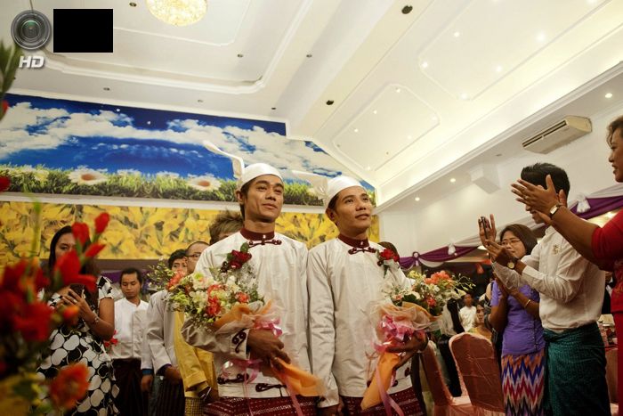 Первая однополая свадьба в Мьянме (3 фото)