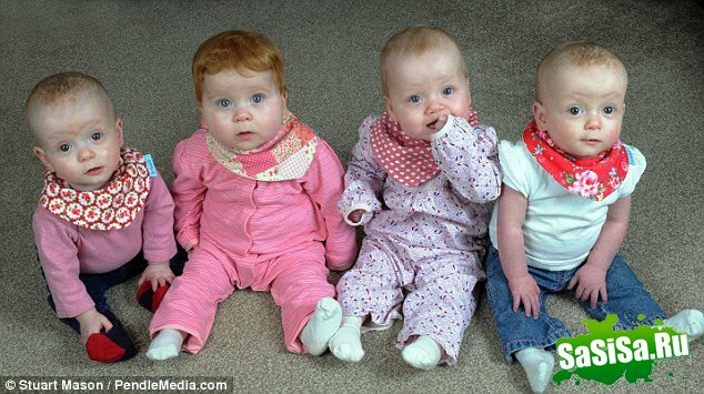 Уникальным сестрам-четверняшкам исполнился годик (10 фото)