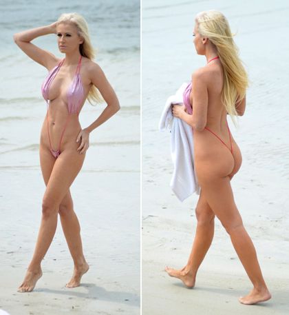 Бразильская модель Playboy позирует в купальнике Бората (12 фото)