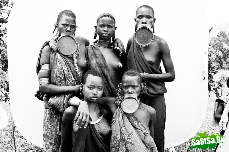 Жителей долины Омо в Эфиопии (20 фото)