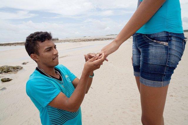 Самая высокая девушка-подросток из Бразилии выходит замуж (6 фото)