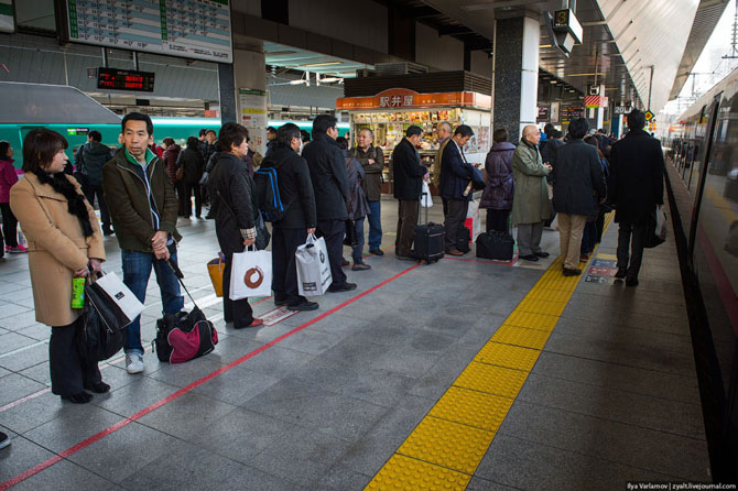 Японское железнодорожное чудо — поезд Синкансен (26 фото)