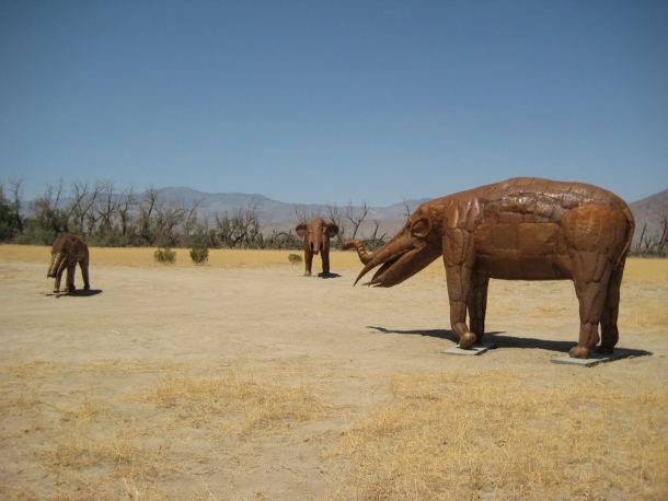 Парк доисторических животных - проект Дэнниса Эвери (11 фото)