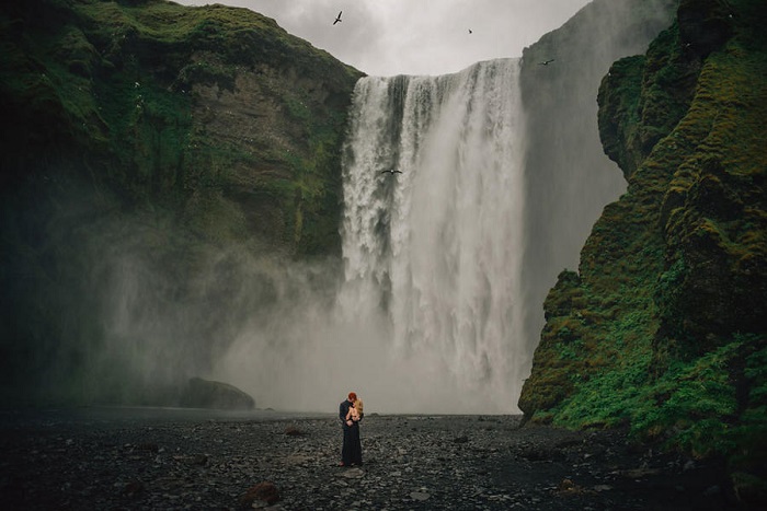 Пара тайком сбежала в Исландию (13 фото)