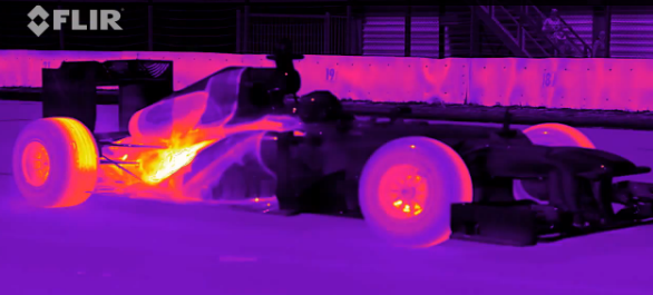 Дрифт болида Формулы-1 засняли на инфракрасную камеру (видео под катом)