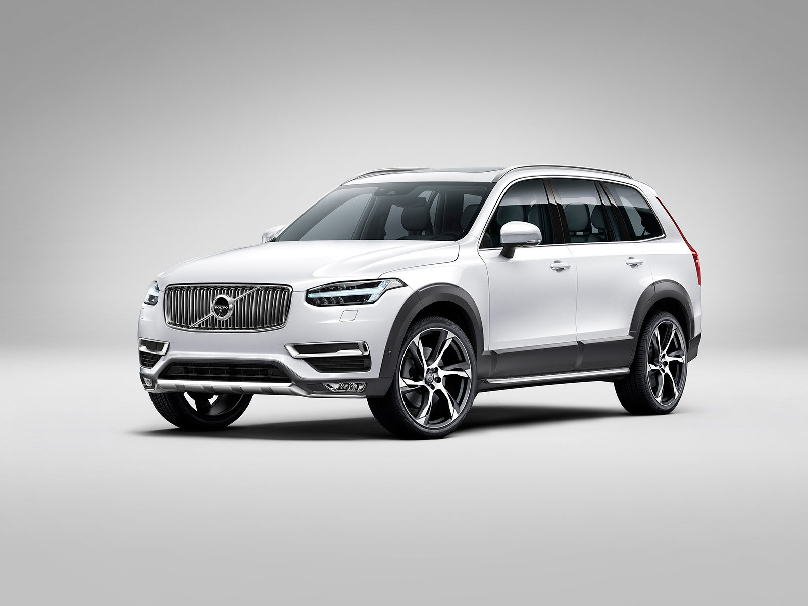  Volvo XC90:      (18 )