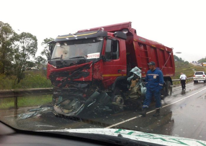 Жуткая авария с грузовиком на трассе в Татарстане (5 фото + видео)