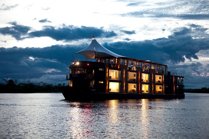 По Амазонке плавает отель, где можно путешествовать, не вылезая из постели (21 фото и видео)