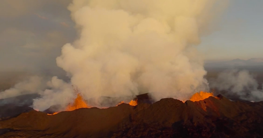 Беспилотник заснял извержение вулкана Бардарбунга (видео под катом)