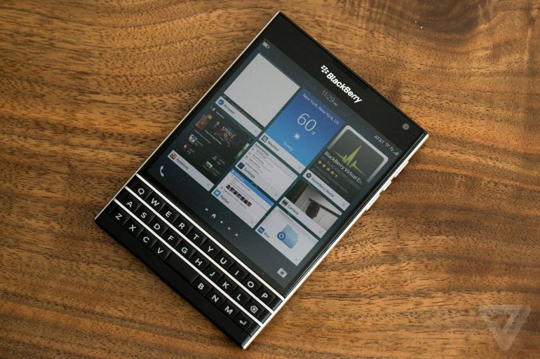   Blackberry Passport (6 )