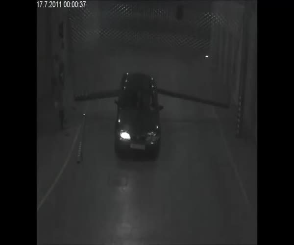 Ссора на подземной парковке (видео под катом)