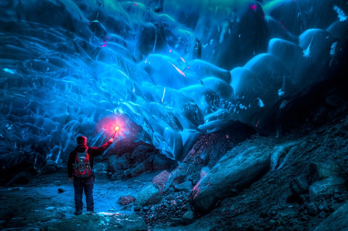 Ледяная пещера на Аляске (13 фото)