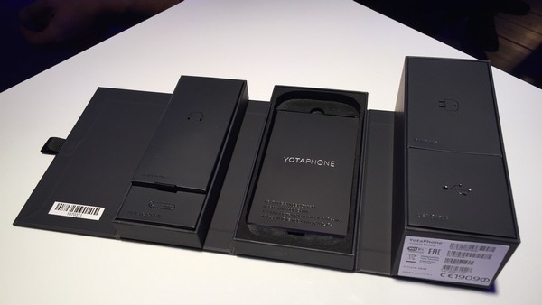    YotaPhone 2 (3 )