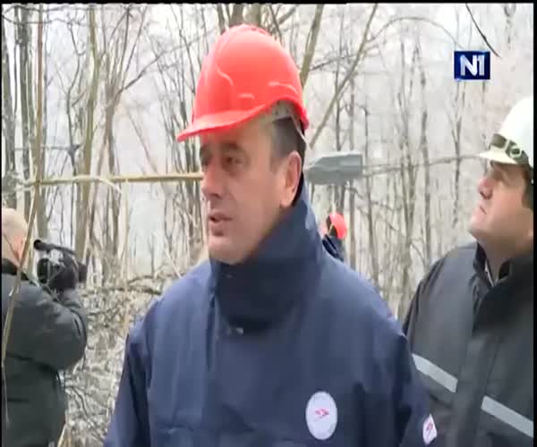 Каска спасла жизнь министру энергетики Сербии (видео под катом)