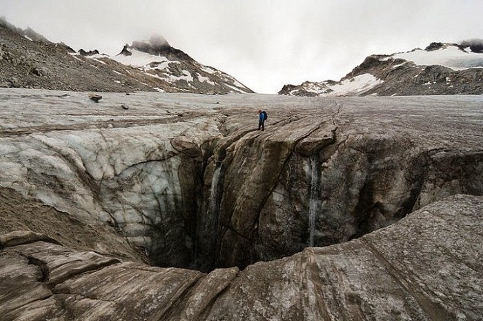 Мулены: водосточные колодцы ледников (8 фото)