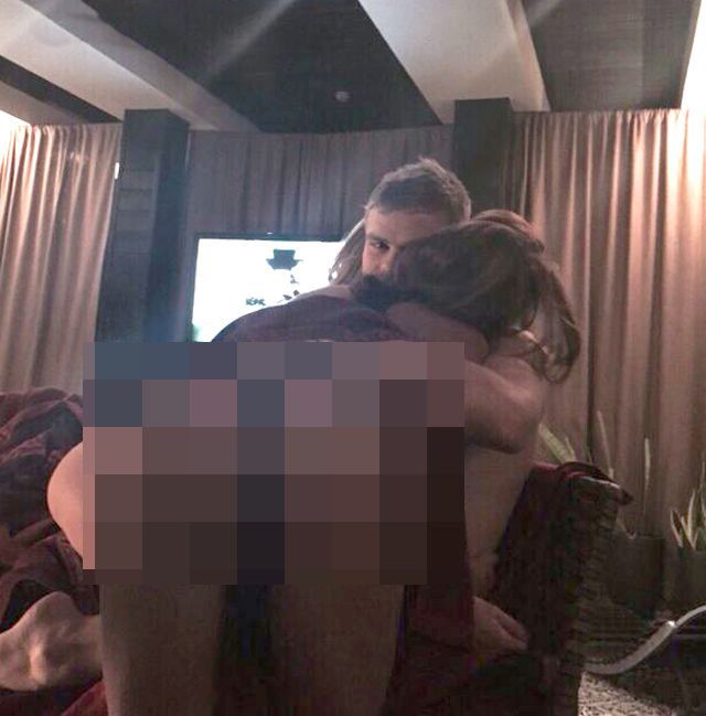 В сеть попали фото с интимного отдыха футболиста Александра Кокорина. НЮ (2 фото)