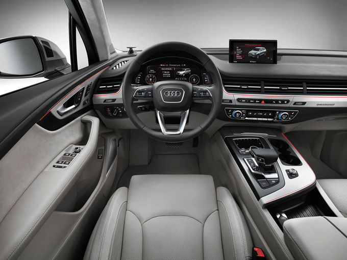 Audi Q7 2015 (15 )