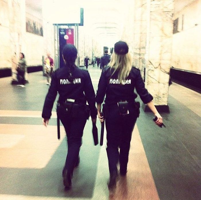 Какие девушки работают в российской полиции (23 фото)