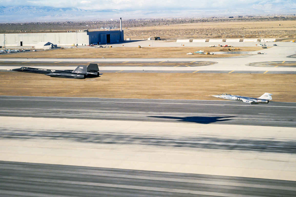 25    Lockheed SR-71,     